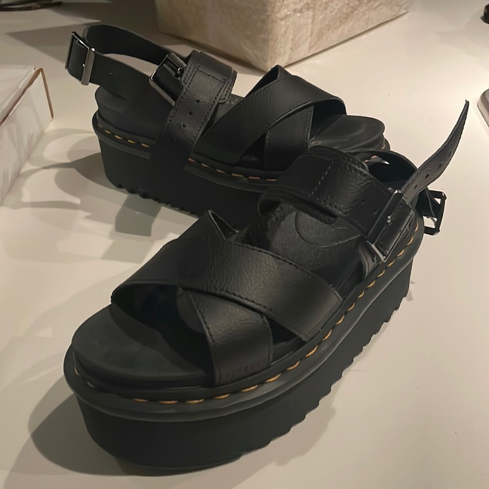 Dr martens black softwair platform sandals US 5 size